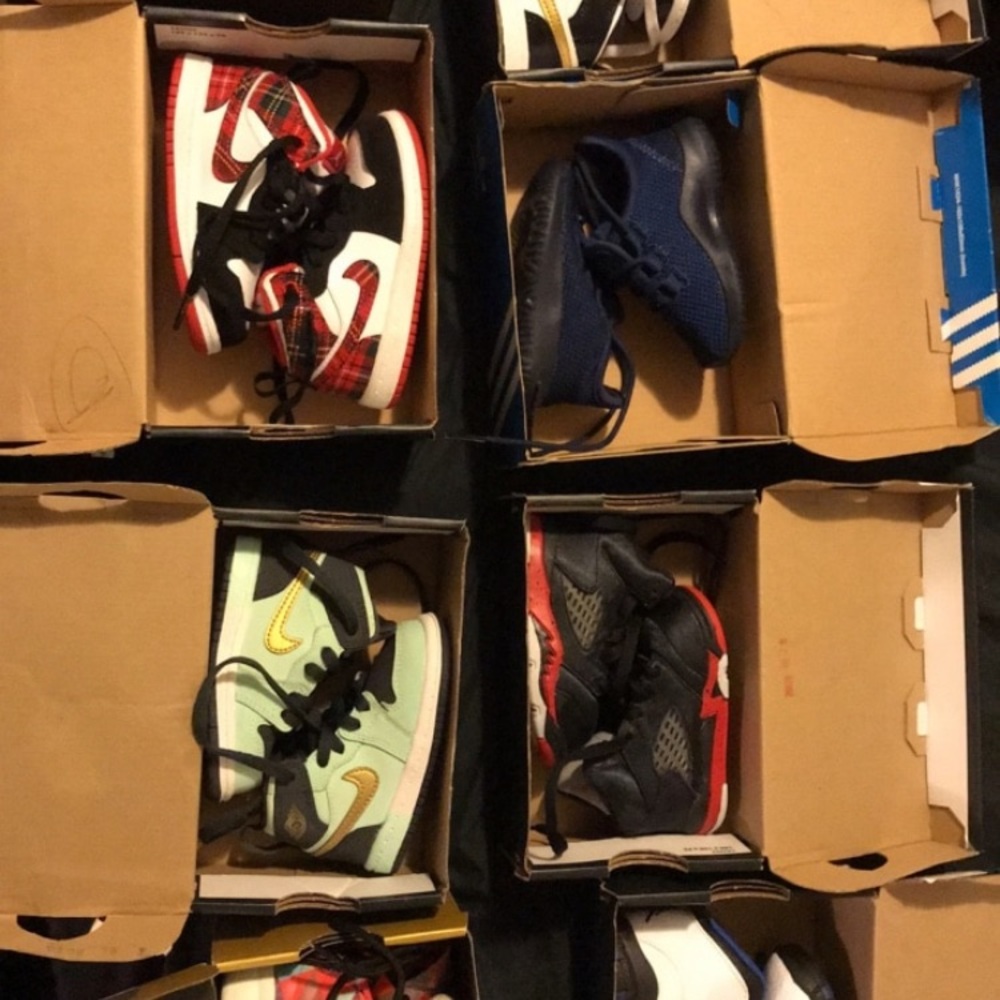 Kids tennis shoes